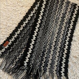 Black and White MISSONI MADE IN ITALY Zigzag Patterned Wrap